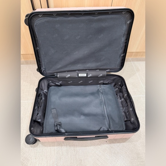 Away Blush Pink Bigger Carry on Luggage - Picture 6 of 11